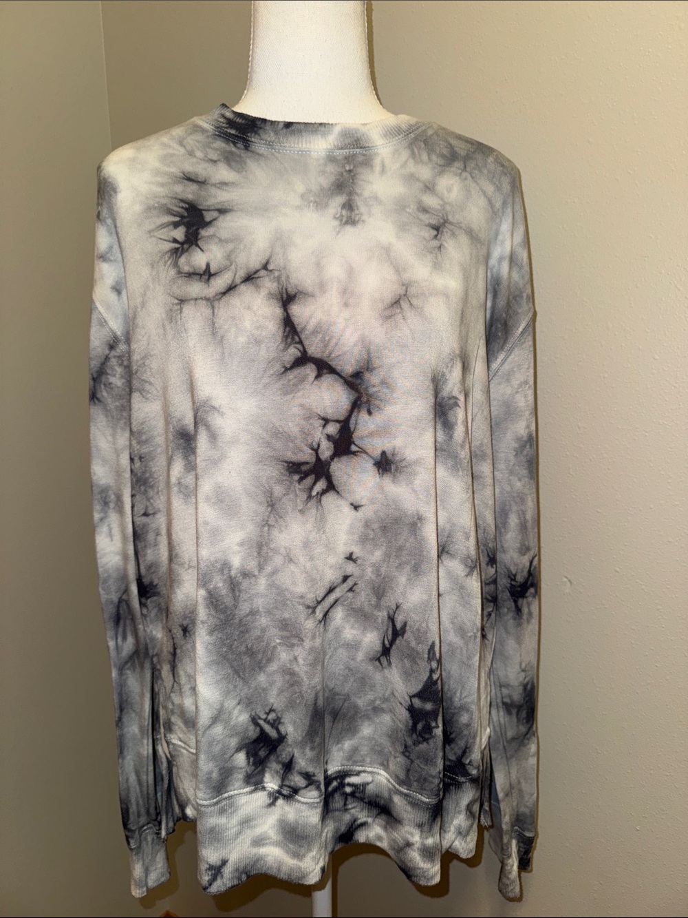 New Women’s Wildfox Tie-Dye Long Sleeve Top- Black & White Size Large